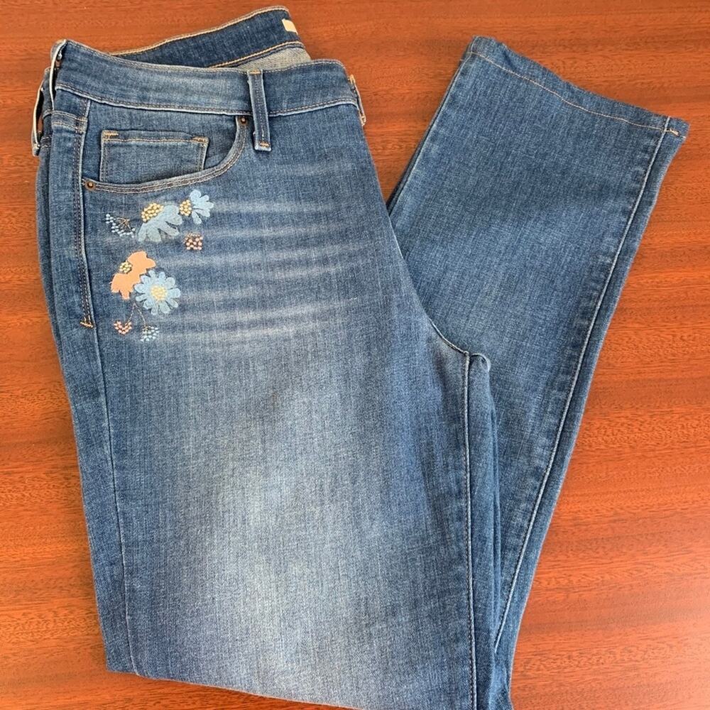 Levis Floral Embroidered Mid Rise Skinny Jeans